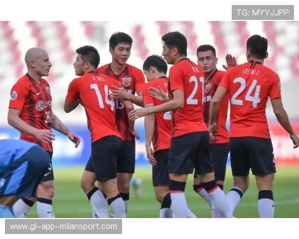 上港中锋位置成冬窗重中之重,球迷列出候选名单