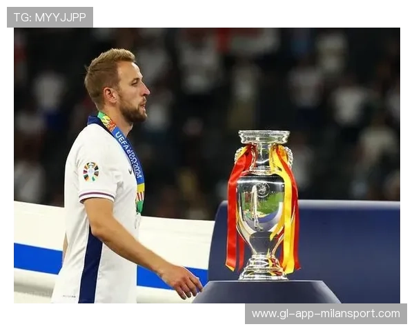 凯恩脚尖借力传球制造反方向突破空间，热刺轻松打入肋部