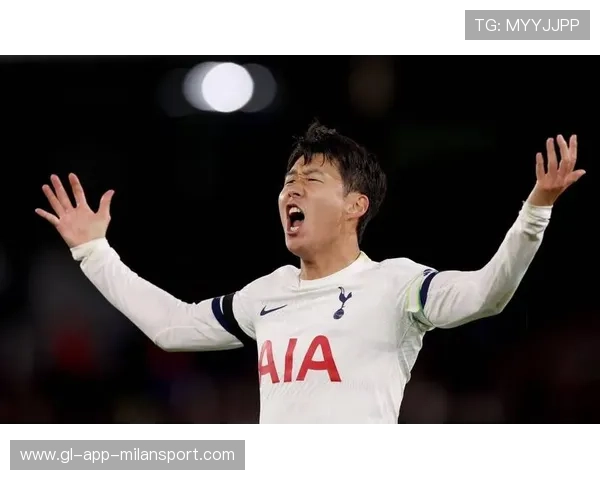 孙兴慜肋部插上接球直面门将，热刺攻势持续加强