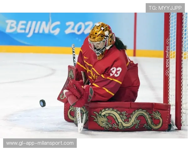 冰球年轻门将逆天扑救，成为球队定心丸