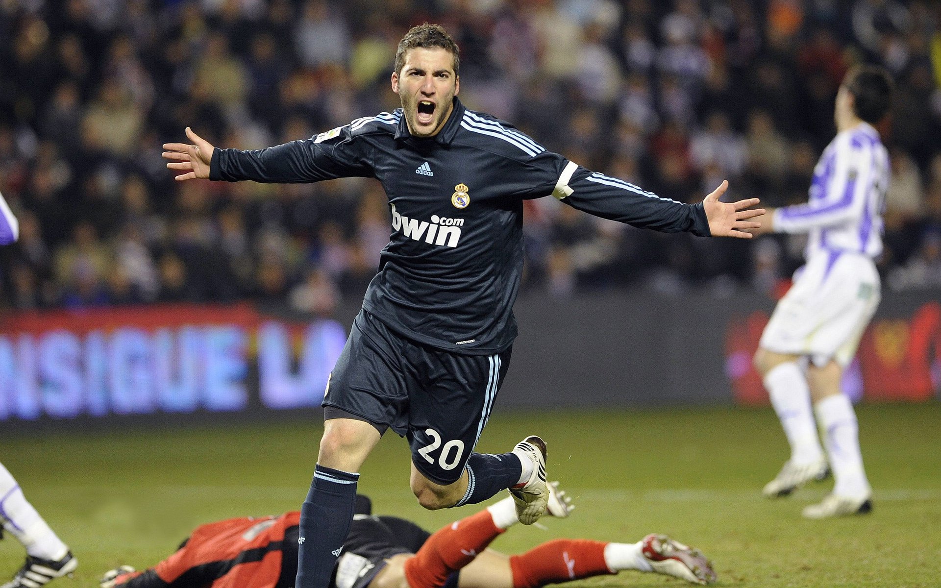 世界杯精彩战况：每场比赛都令人热血沸腾！，世界杯比赛集锦