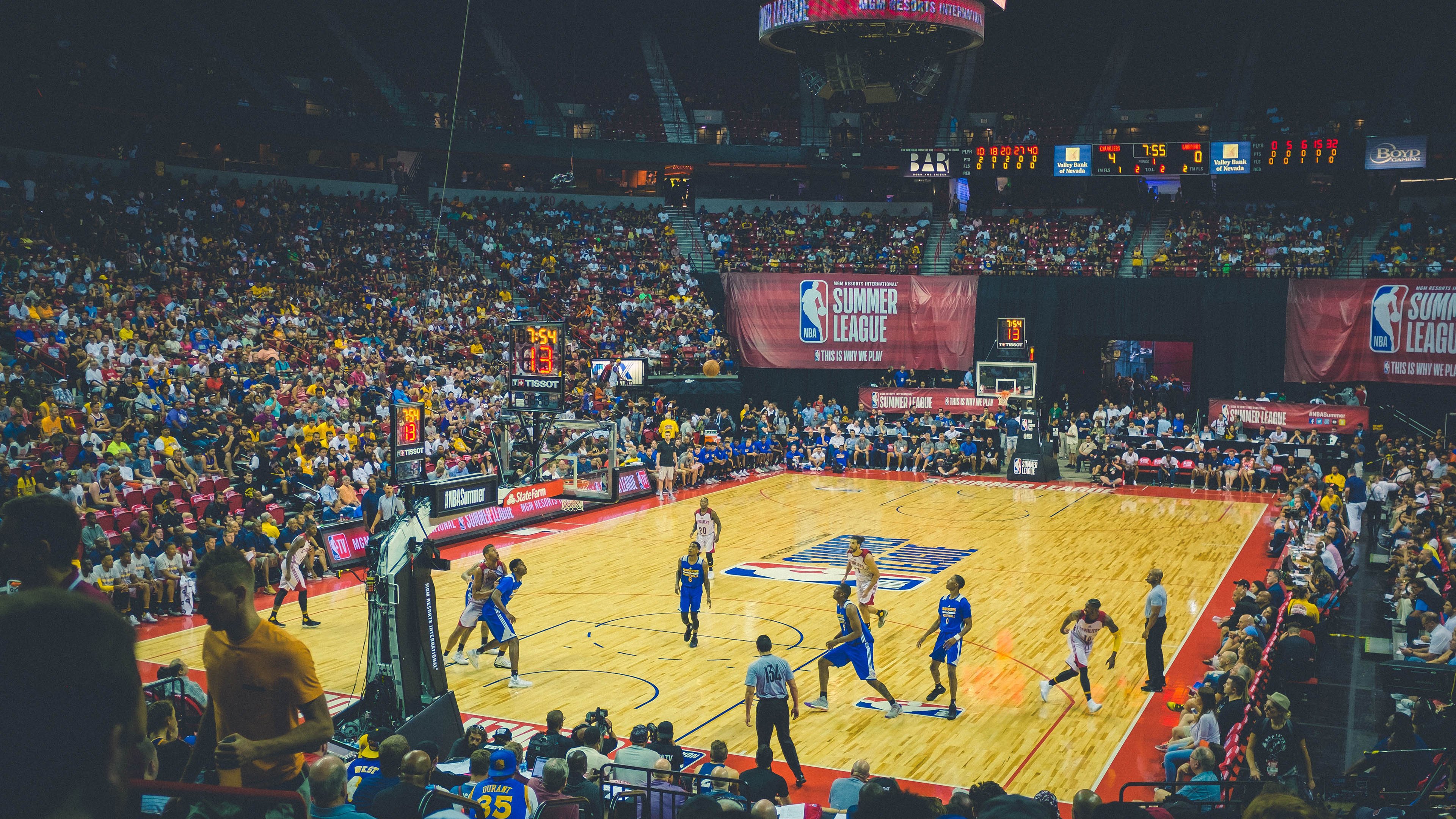 南非橄榄球：成功举办的赛事推动当地经济发展，南非获得橄榄球世界杯